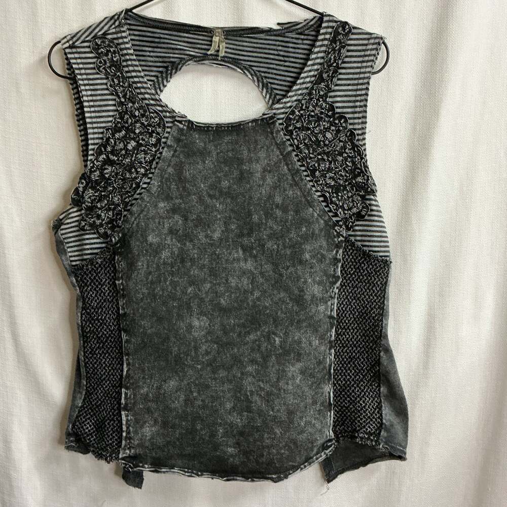 BKE Women's Mixed Media Tank Top with Lace and Mesh Details Size M